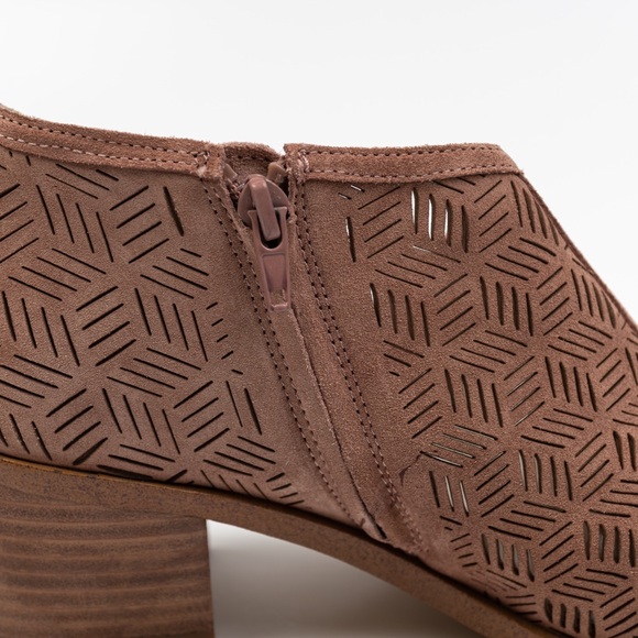 1. State Iddah Perforated Cutaway Bootie size 7 - Picture 8 of 11